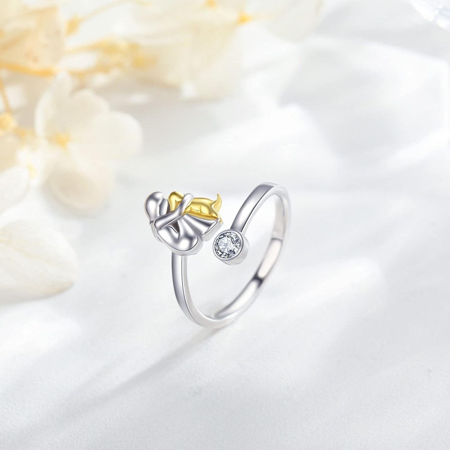 Anillo de perro de plata con circonitas