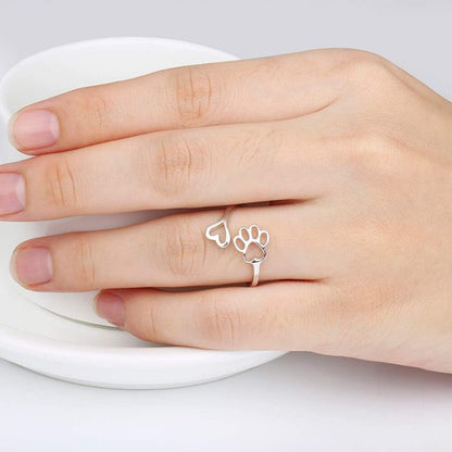 Anillo hecho a mano con pata y corazón