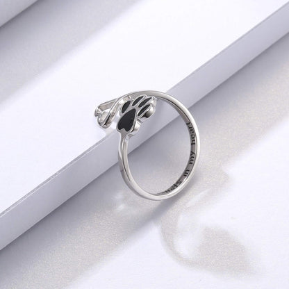 Anillo hecho a mano con pata y corazón
