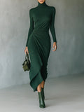 LENORA | Vestido midi envolvente asimétrico con pliegues y cuello alto verde oscuro