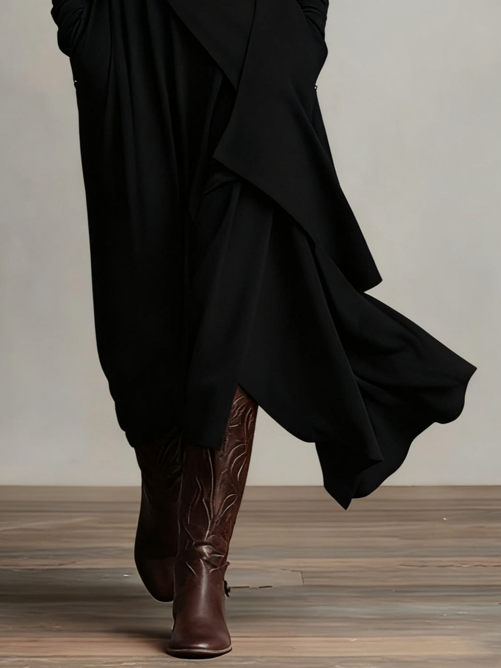 AURELIA | Vestido largo plisado asimétrico con cuello alto