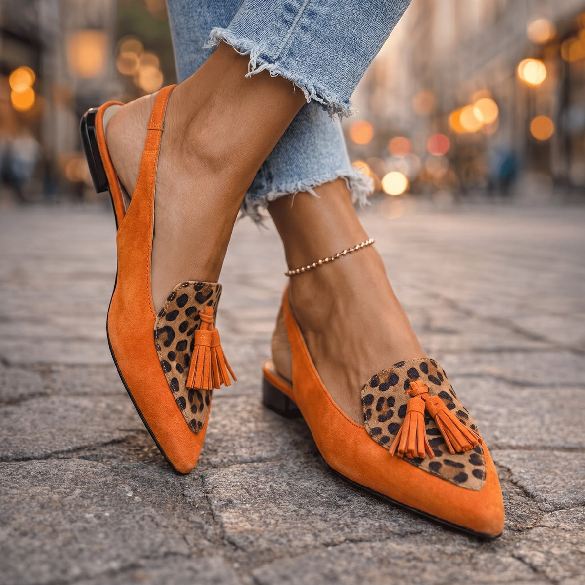 ELENA | Sandalias con tiras y pompones