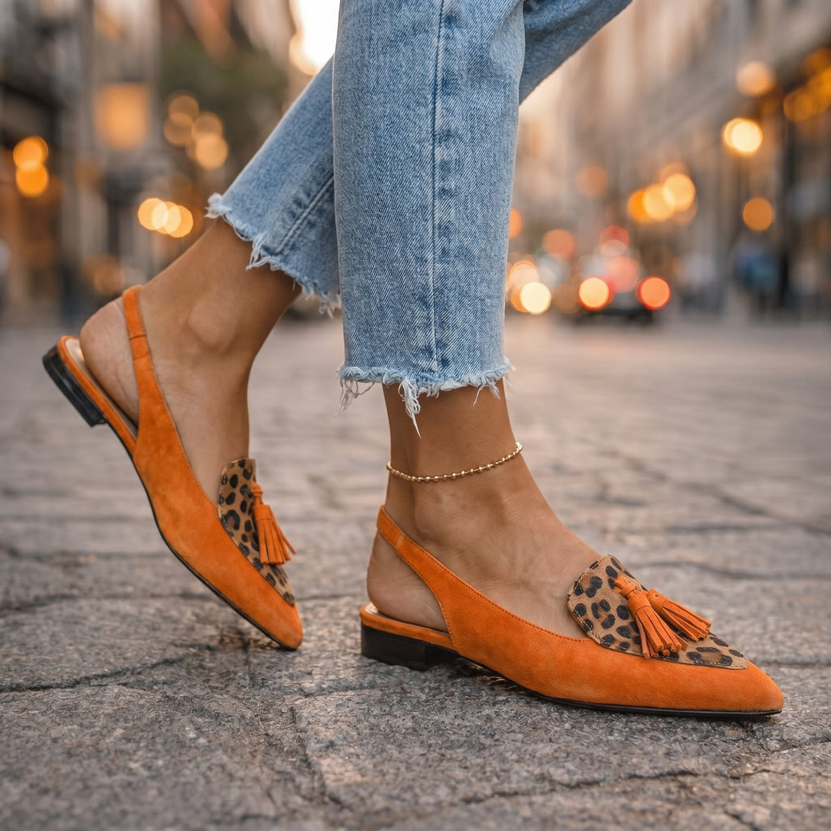 ELENA | Sandalias con tiras y pompones