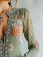 Rocío · Blusa floral bohemia con encaje
