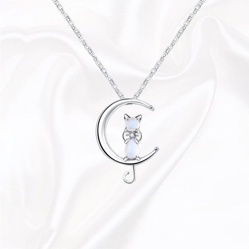 Collar de piedra lunar creciente con gato
