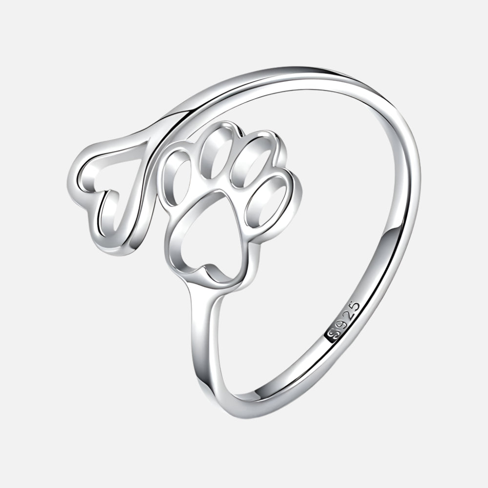 Anillo hecho a mano con pata y corazón
