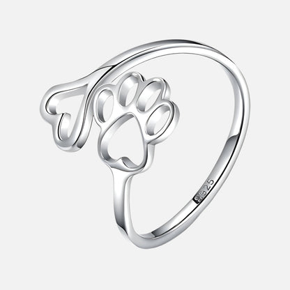 Anillo hecho a mano con pata y corazón