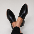 ZOFÍA | Mocasín negro con detalle de tela